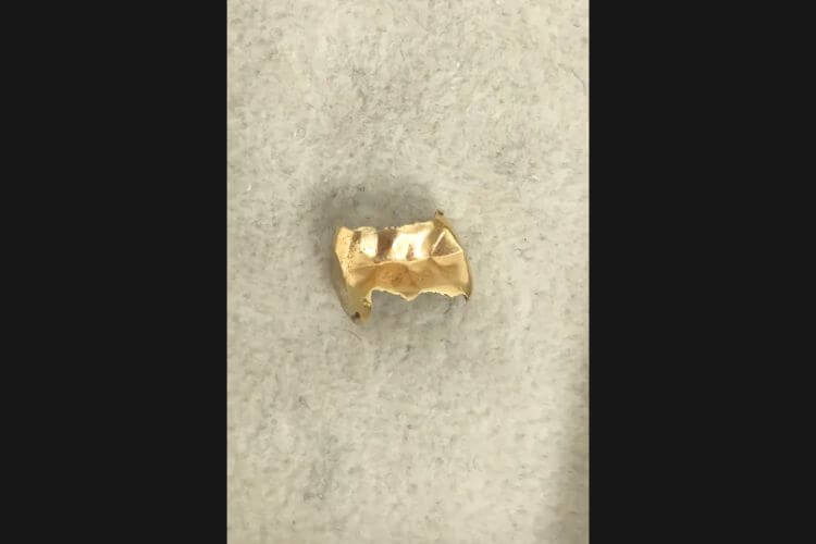 金歯 0.9g